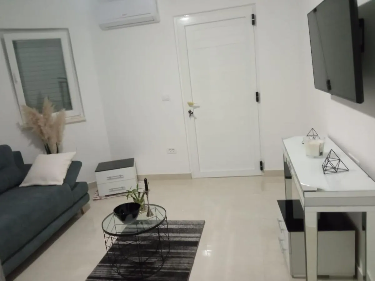 Apartment By Villa Anka Okrug Gornji Trogir